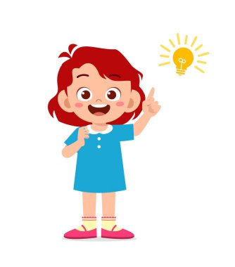 Fikir lambası işareti olan mutlu, küçük bir kız çocuğu