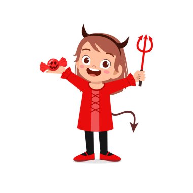 Küçük tatlı çocuk ve kız Cadılar Bayramı 'nı kutlarken kırmızı canavar kostümü giyerler.