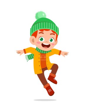 Mutlu küçük çocuk kış sezonunda oynar ve ceket giyer. Çocuk gülümsemesi kalın kıyafetler giyiyor.