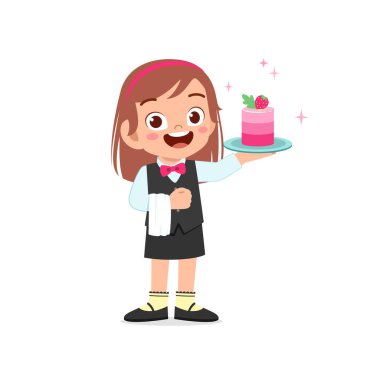 Mutlu küçük çocuk ve kız garson üniforması giyiyor ve doğum günü pastası tutuyorlar.