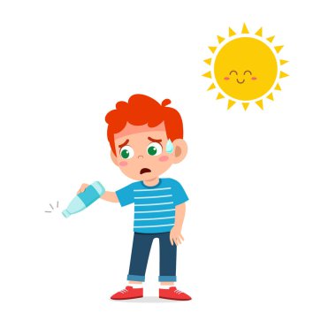 Mutlu tatlı çocuk ve kız yaz mevsiminde sıcak hava nedeniyle çok susarlar.