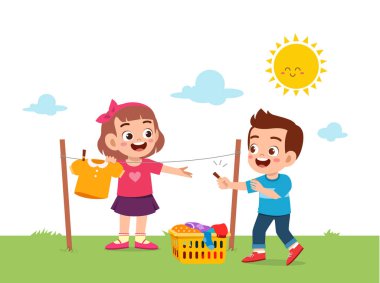 Küçük çocuk ev işlerine yardım ediyor ve çamaşırları kurutuyor.