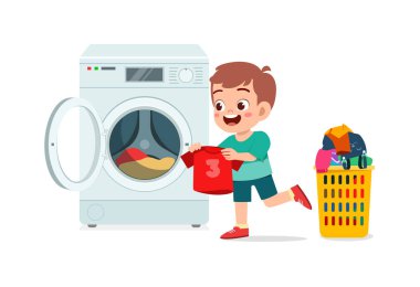 Mutlu şirin çocuk çamaşır makinesiyle çamaşır yıkıyor.
