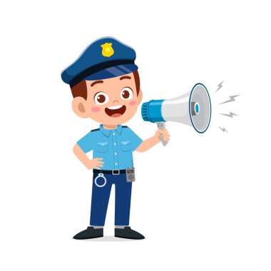 Polis üniforması giyen ve elinde megafon tutan mutlu küçük çocuk.