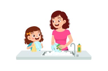 Küçük tatlı kız annesiyle bulaşık yıkıyor.
