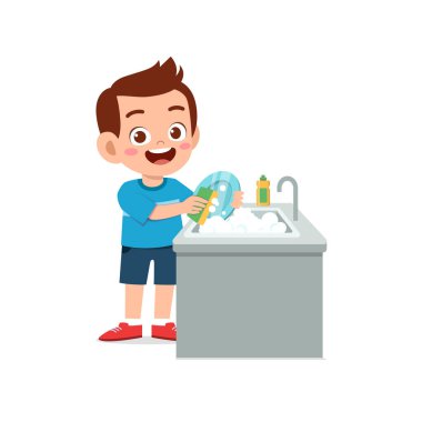 Mutfakta bulaşık yıkayan küçük tatlı çocuk.