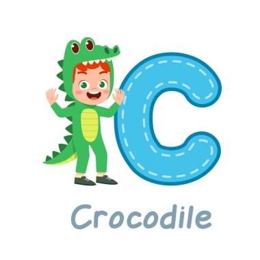 Tatlı küçük çocuk alfabe öğrenmek için kostüm giyiyor.