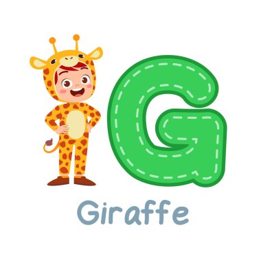 Tatlı küçük çocuk alfabe öğrenmek için kostüm giyiyor.