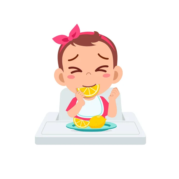 Bayi Kecil Yang Lucu Makan Buah Dan Asam Lemon - Stok Vektor