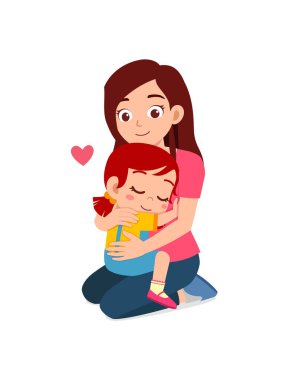 Genç, mutlu anne, küçük tatlı kızı kucaklıyor.