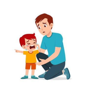 Genç baba ağlayan çocuğu kucakla ve rahatlatmaya çalış.