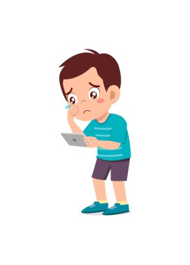 Küçük çocuk cep telefonu kullanıyor ve ağlıyor.