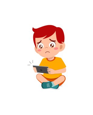 Küçük çocuk cep telefonu kullanıyor ve ağlıyor.