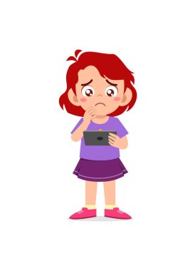 Küçük kız cep telefonu kullanıyor ve ağlıyor.