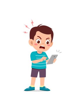 Küçük çocuk cep telefonu kullanıyor ve kızgın.