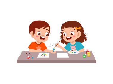 Güzel küçük bir çocuk ve kız sanat için boya kullanıyorlar.