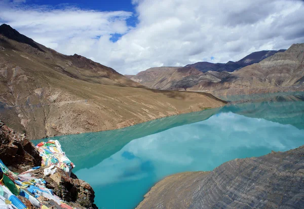  Göl ile turkuaz su, Tibet