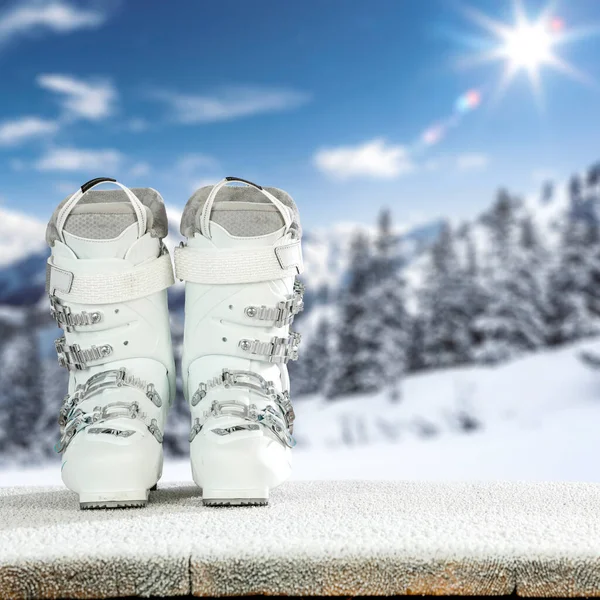 Vinter Vita Skor Träskiva Täckt Med Snö Och Fritt Utrymme — Stockfoto