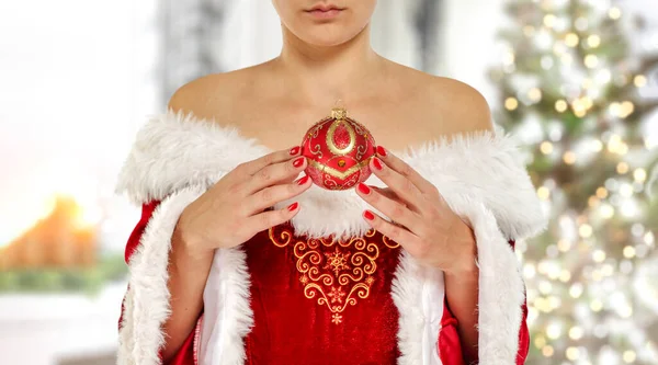 Uma Mulher Vestida Pai Natal Brilhante Brilhante Fundo Natal — Fotografia de Stock
