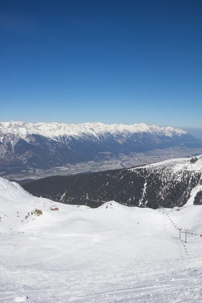 Skiing At Axamer Lizum With View To Innsbruck In Tyrol Austria — Stock Photo, Image