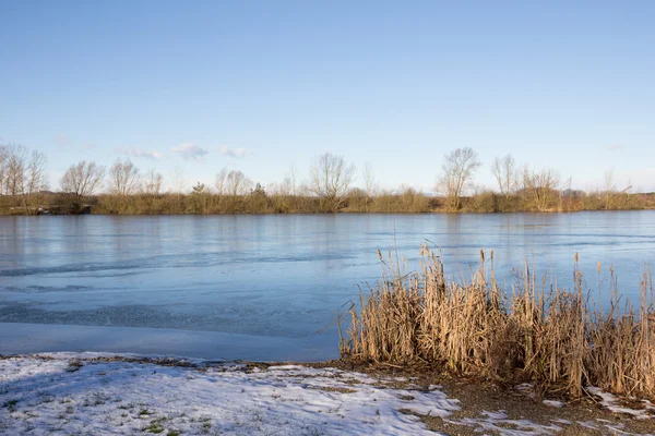 Zugefrorene Seekönige Dorflandschaft — Stockfoto