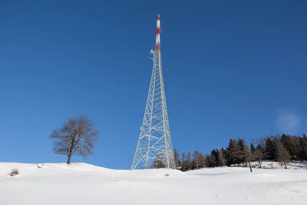 Vinter landskap sänder Tower Mitterberg — Stockfoto