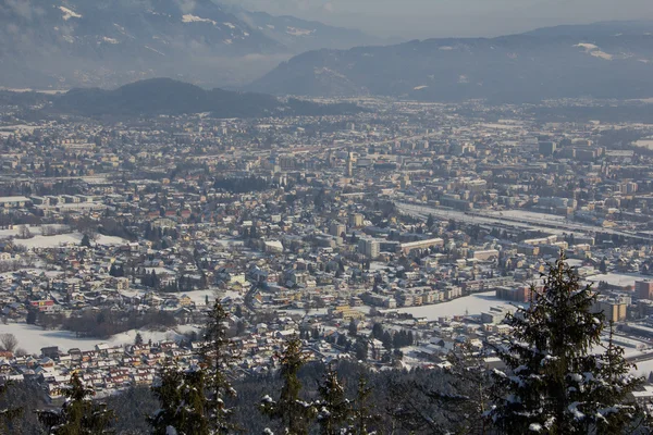 Vista dal Mt. Dobratsch a Villach in inverno — Foto Stock