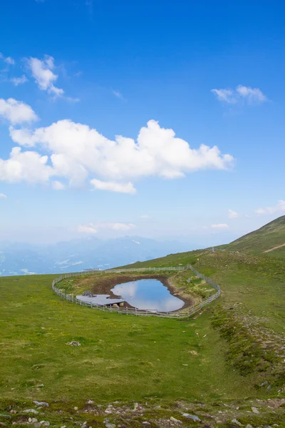 Kleiner Teich auf dem Dach Mirnock 2.110m — Stockfoto