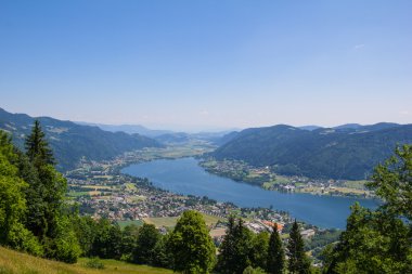 İçin Lake Ossiach görünümünden Gerlitzen