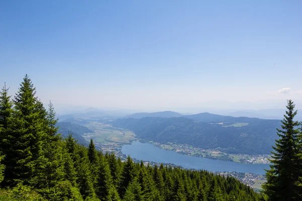 Utsikt till sjön Ossiach från Gerlitzen — Stockfoto