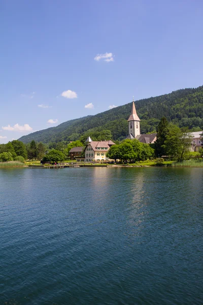 Ossiach görünümüne Gölü Ossiach adlı gemiden — Stok fotoğraf