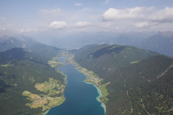 Tour in aereo Carinzia Lago Weissensee Vista a volo d'uccello — Foto Stock