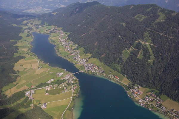 Rundflug Kärnten Weißensee aus der Vogelperspektive — Stockfoto