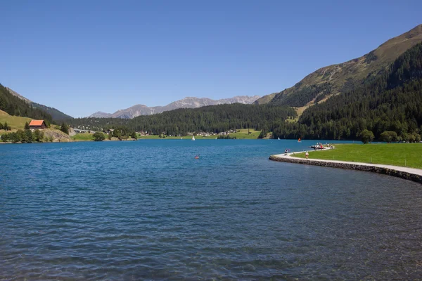 Lago Davos em Graubuenden Suíça Vista no verão — Fotografia de Stock