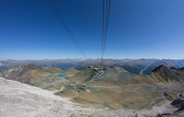 Pohled z Weissfluhgipfel 2.843m ve Švýcarsku Davos Graubuenden v létě — Stock fotografie