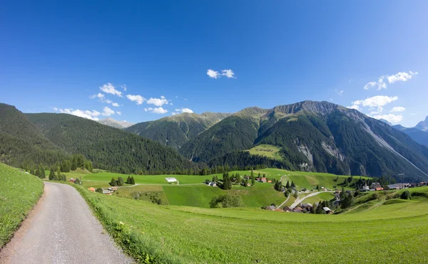 夏季达沃斯维森 Graubuenden 瑞士视图 图库照片