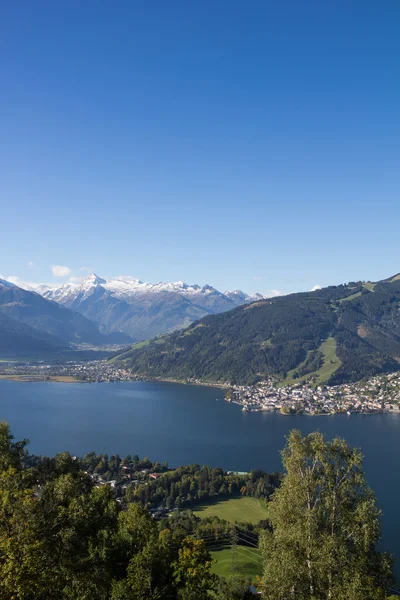 Θέα από Mitterberg να Zell Am βλ. λίμνη Zell & Kitzsteinhorn — Φωτογραφία Αρχείου