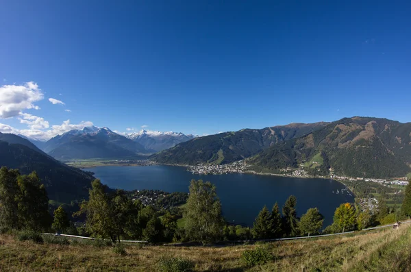 Θέα από Mitterberg να Zell Am βλ. λίμνη Zell & Kitzsteinhorn Royalty Free Εικόνες Αρχείου