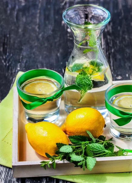 Água de limão com hortelã — Fotografia de Stock
