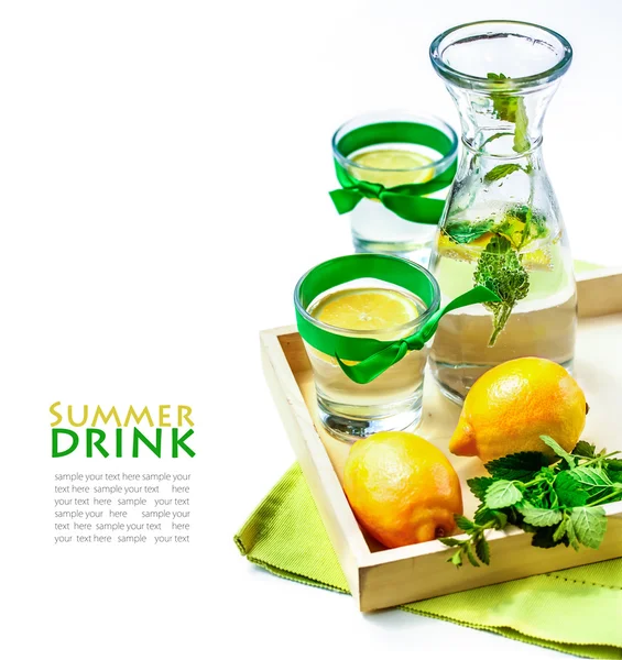 Agua de limón con menta — Foto de Stock