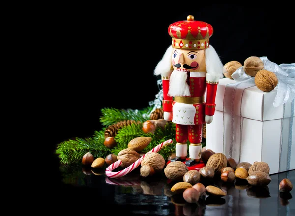 Noel dekorasyonu ile bir Fındıkkıran — Stok fotoğraf