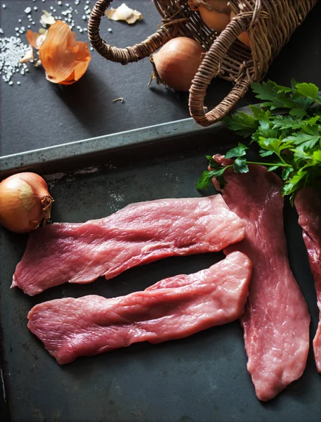 Schnitzel de cerdo crudo — Foto de Stock