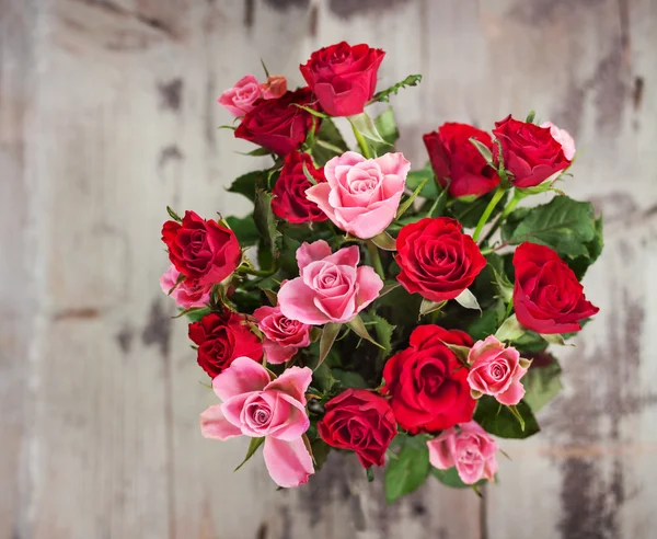 Červené a růžové růže kytice — Stock fotografie