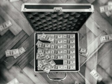 100 dolarlık banknotların arkaplanı