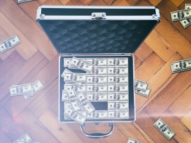 100 dolarlık banknotların arkaplanı