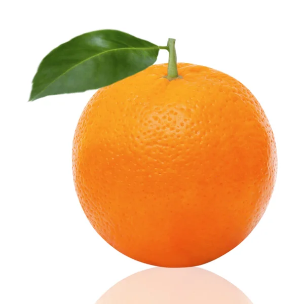 Orangen Früchte Mit Blättern Isoliert Auf Weißem Hintergrund — Stockfoto