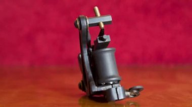 Resimli bir iplik dövme Makinası