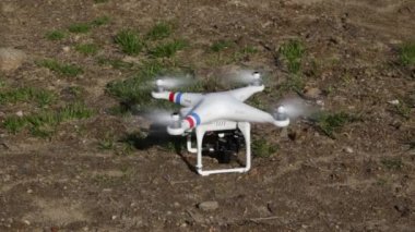 Close-Up quadcopter alarak-yere hava fotoğraf/video Sibiu, Romanya için off monte edilmiş kamera ile.