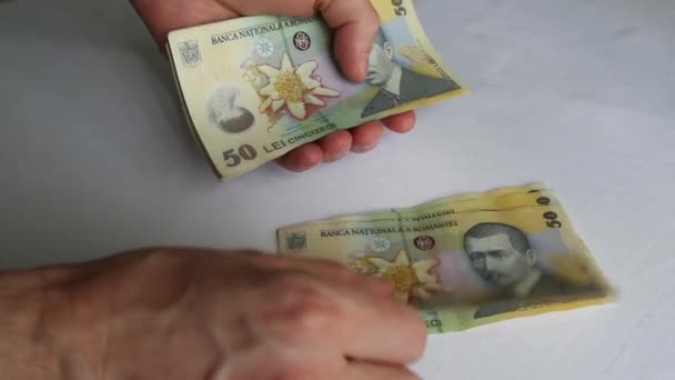 Counting romanian 50 lei banknotes — Stock Video