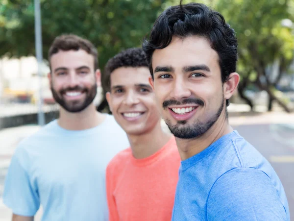 Şehrin iki arkadaş İspanyol adamla